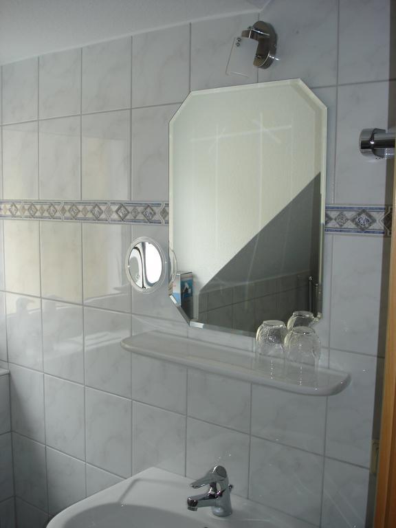 Weingut Pension Gibbert-Pohl Briedel Habitación foto